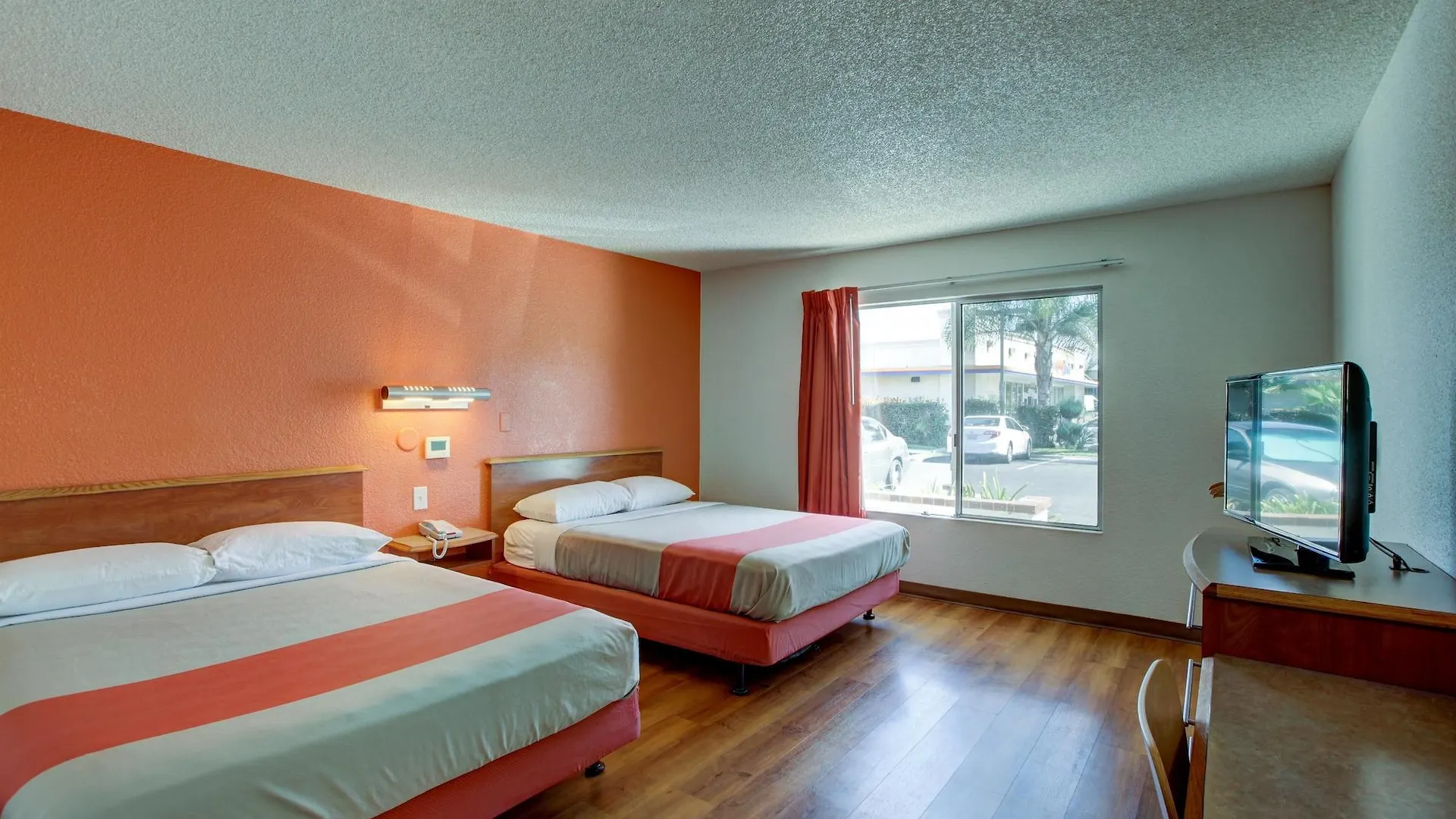 Motel 6-Santa Ana, Ca - Irvine - Orange County Airport Hotel